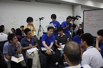 鈴木副大臣を囲んだ熟議の様子