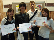 表彰状とともに