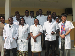アフリカの医療に貢献したい～大学の活動がきっかけでガボンでエイズ対策～