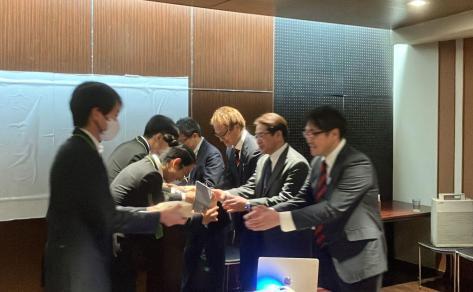 学部長、研究科委員長、SFC三田会会長へのお米贈呈
