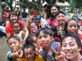 フィリピンの孤児院にて活動中の様子